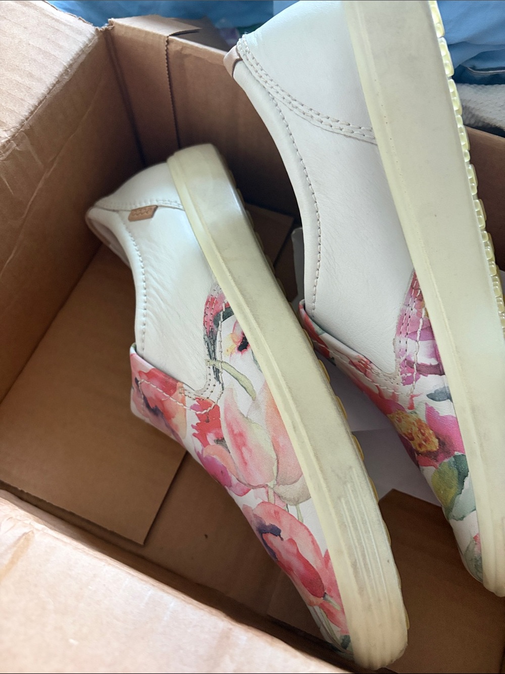 Ecco Women Floral Slip-On Mules in White and Pink - Picture 3 of 4